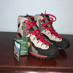 NWT__Women's Waterproof Boots_NWT